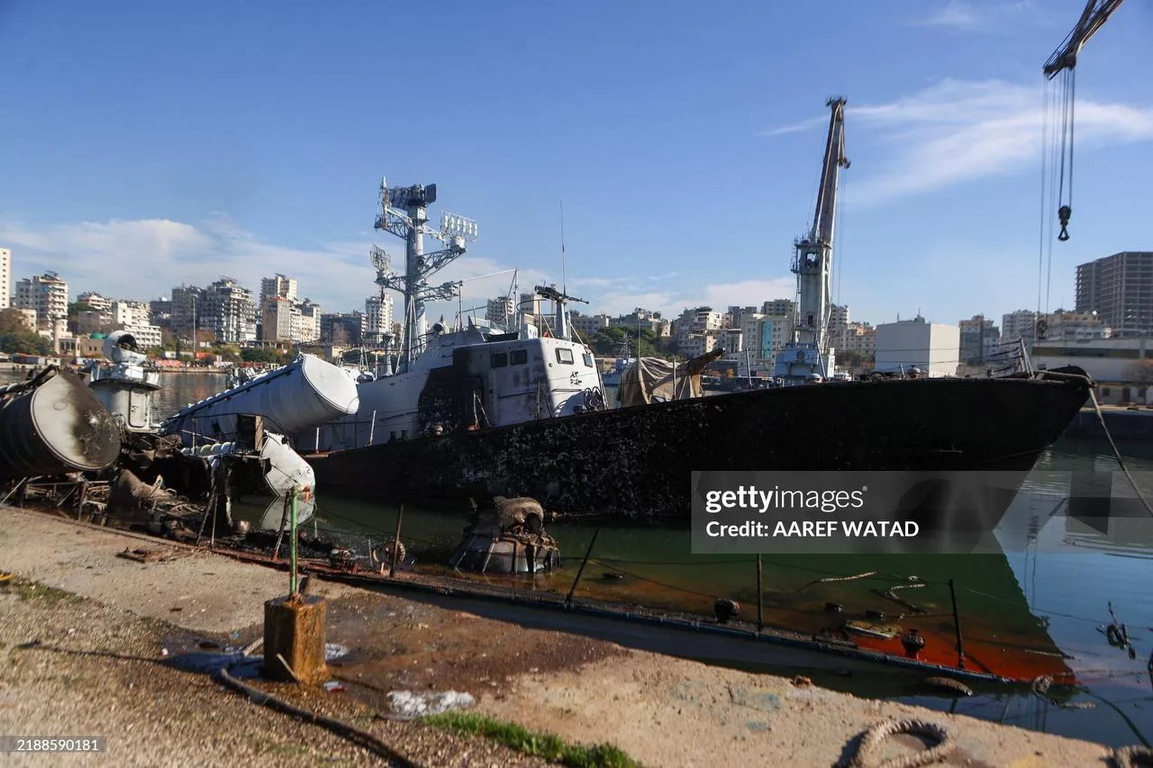 Уничтоженные ракетные катера проекта 205У «Москит» сирийских ВМС у пирса Латакии в результате ночных ударов ВВС Израиля