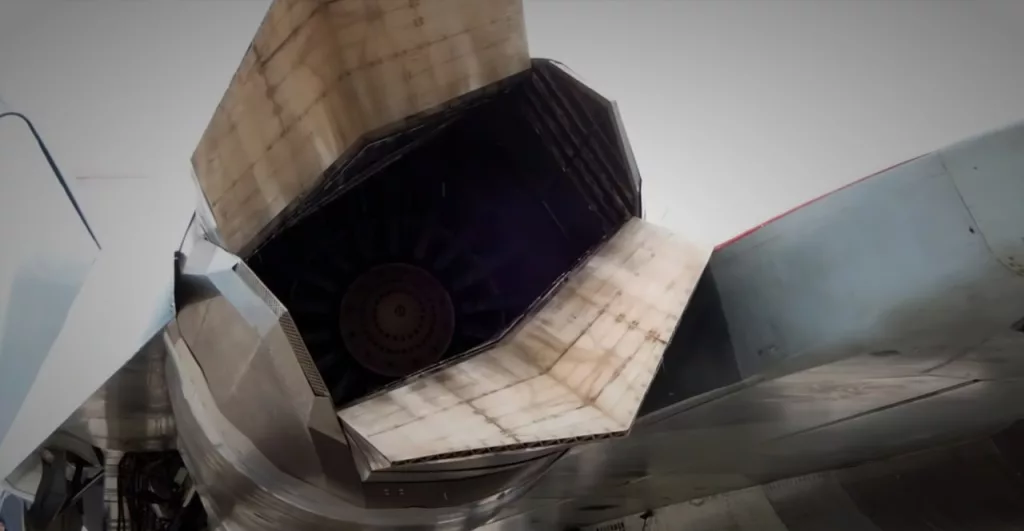 В репортаже "Первого канала" впервые показали двигатели АЛ-51Ф1 с плоским соплом и отклоняемым вектором тяги