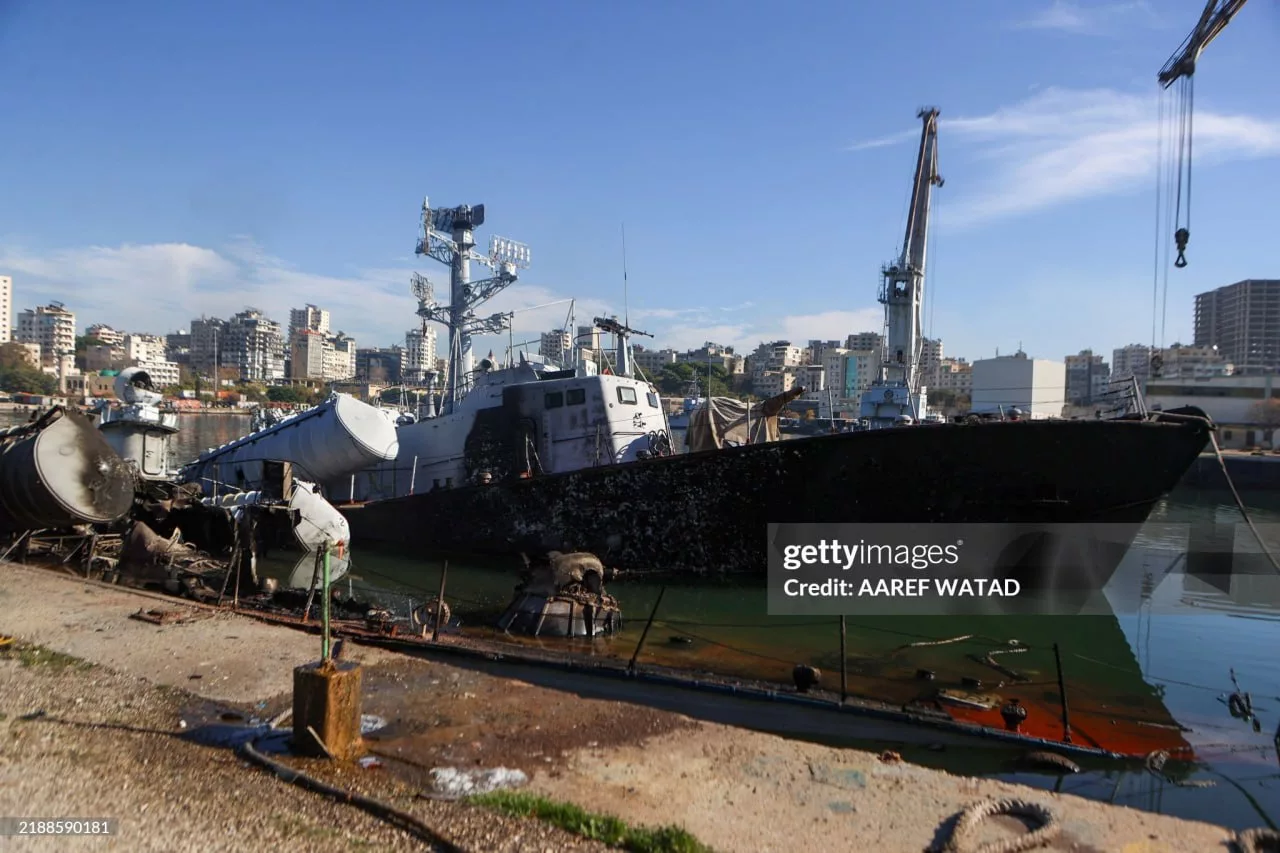 ВМС Израиля вчера потопили стоящие в порту Латакии ракетные катера проекта 205 уже ныне не существующих ВМС Сирии, дабы они не достались захватившим страну боевикам