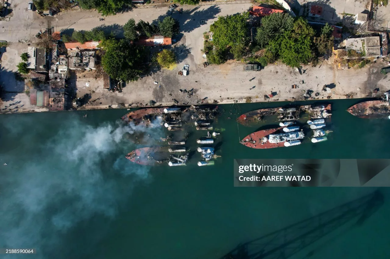ВМС Израиля вчера потопили стоящие в порту Латакии ракетные катера проекта 205 уже ныне не существующих ВМС Сирии, дабы они не достались захватившим страну боевикам