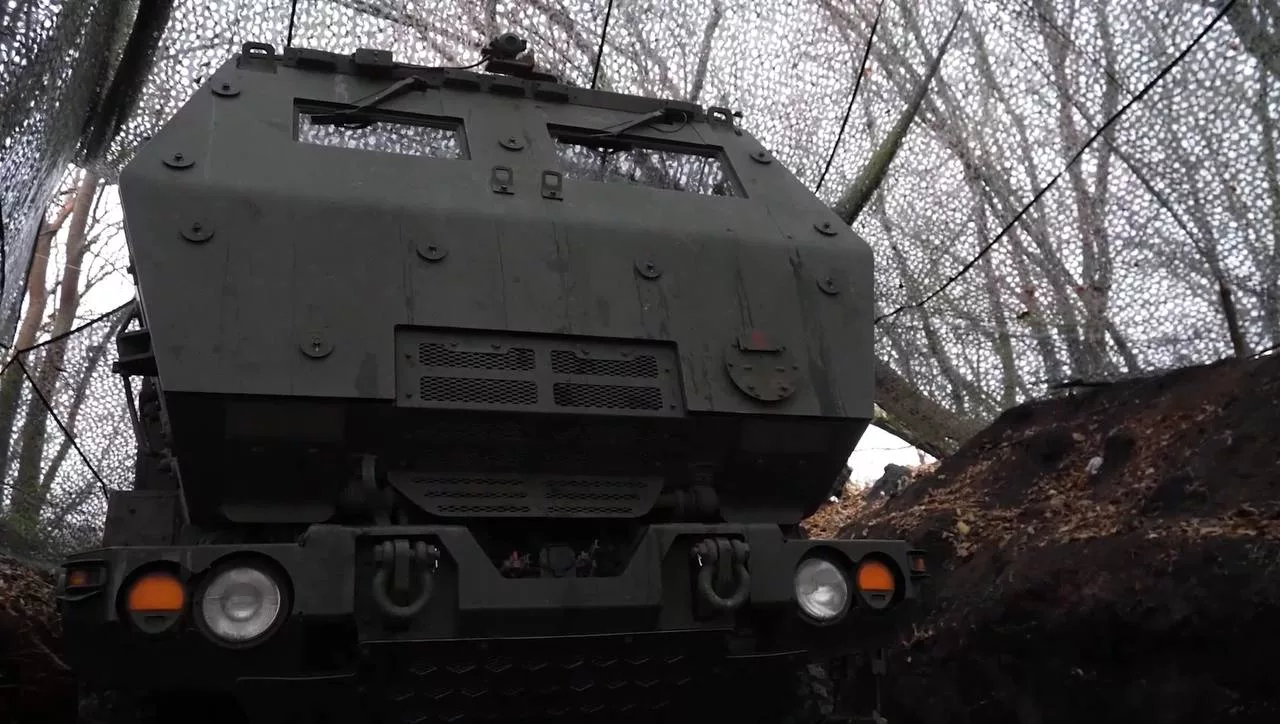 Кадры с места дислокации одного из расчётов РСЗО HIMARS ВСУ в Запорожской области, которое на днях посетил Владимир Зеленский