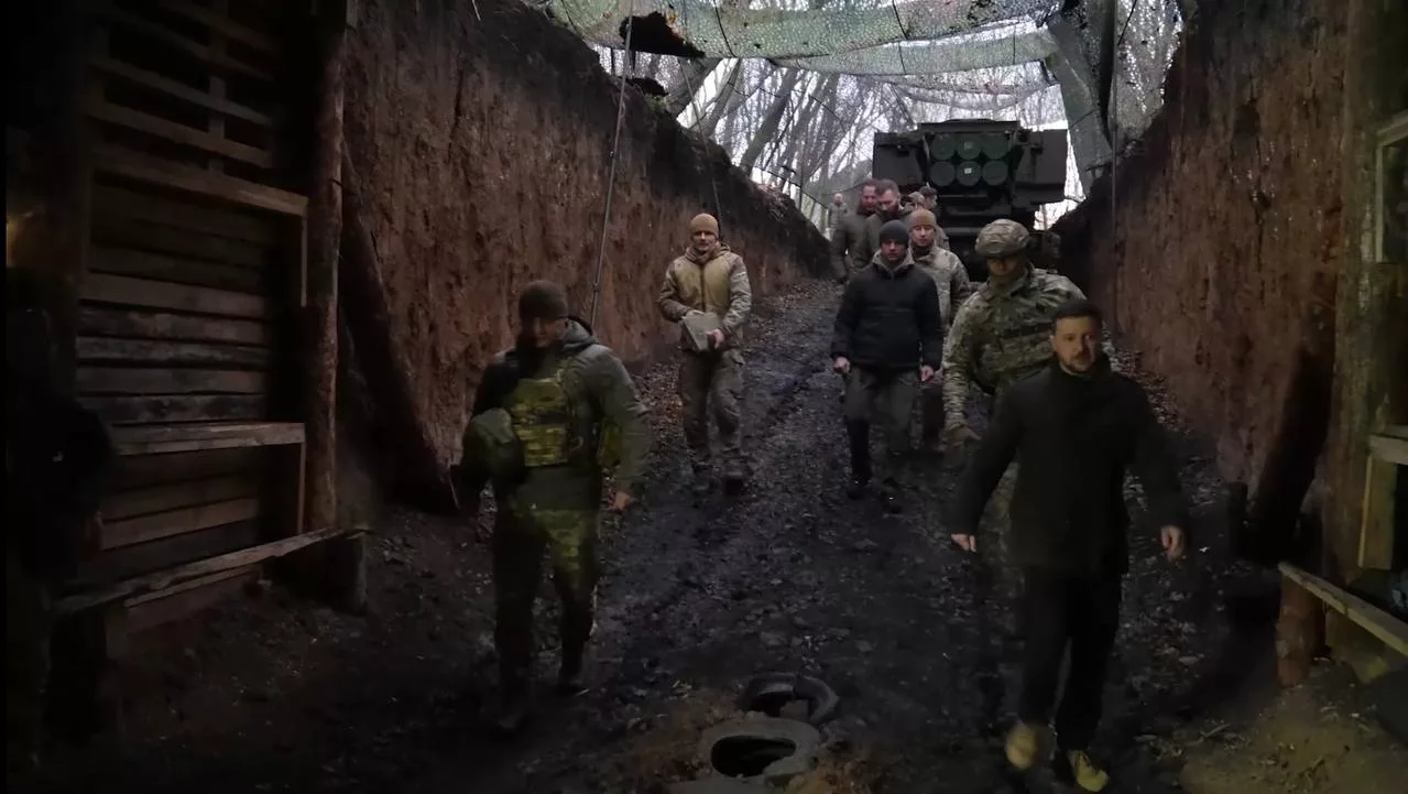 Кадры с места дислокации одного из расчётов РСЗО HIMARS ВСУ в Запорожской области, которое на днях посетил Владимир Зеленский