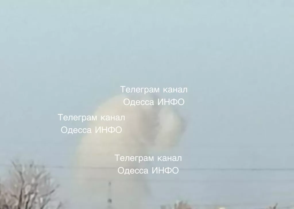 Украинские каналы сообщают о взрывах в Одессе и пригороде