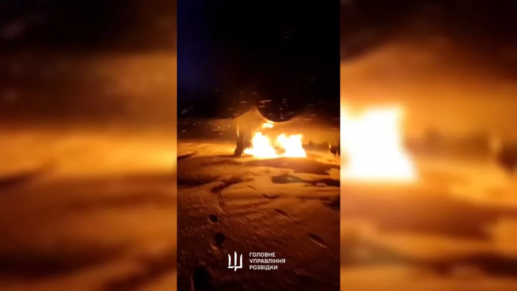 Диверсант ГУР Украины спокойно проник на аэродром Крымск в Краснодарском крае и совершил поджог стоявшего там истребителя Су-27П, успешно скрывшись