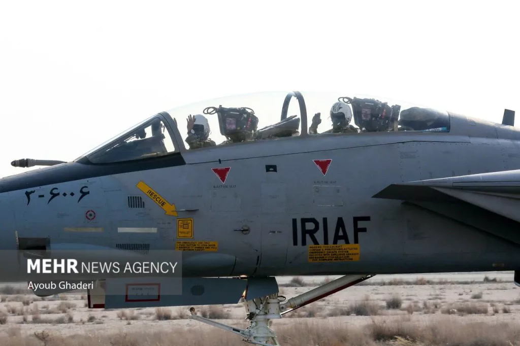 Двухместный реактивный палубный истребитель-перехватчик Grumman F-14 Tomcat ВВС Ирана на Iran Air Show 2024