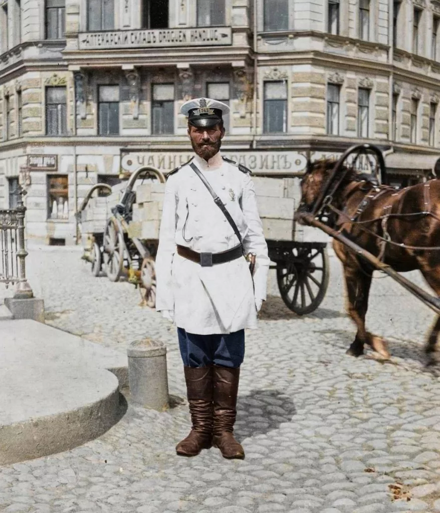 Городовой на Мытнинской набережной. Санкт-Петербург, 1905 год