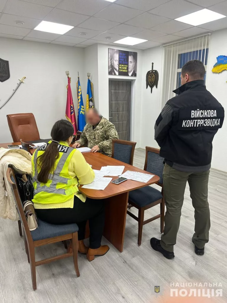 Командир 211-й понтонно-мостовой бригады ВСУ получил подозрение в злоупотреблении - он строил себе дом силами военных, сообщает украинская Генпрокуратура