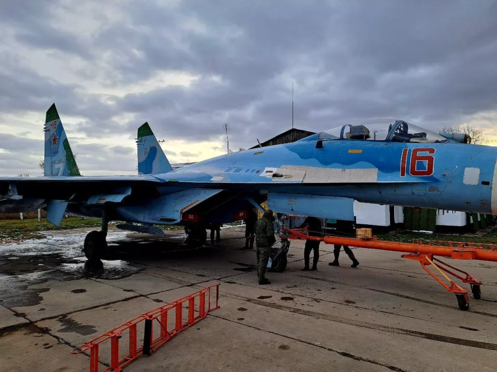 Сообщается, что подожженныйдиверсантом Су-27П в Крымске (бортовой номер "16 красный") оказался жив, цел и орел