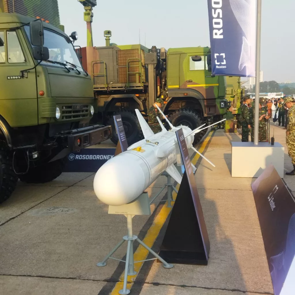 Береговой ракетный комплекс "Рубеж-МЭ" на выставке "Vietnam Defence Expo 2024" в Ханое