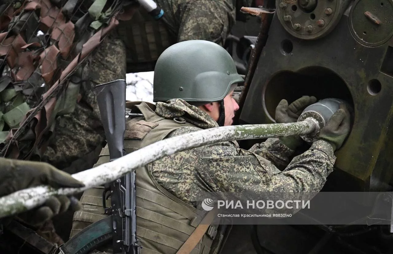 Боевая работа расчёта 152-мм самоходной пушки 2С5 «Гиацинт-С» группировки войск «Центр» на Красноармейском направлении