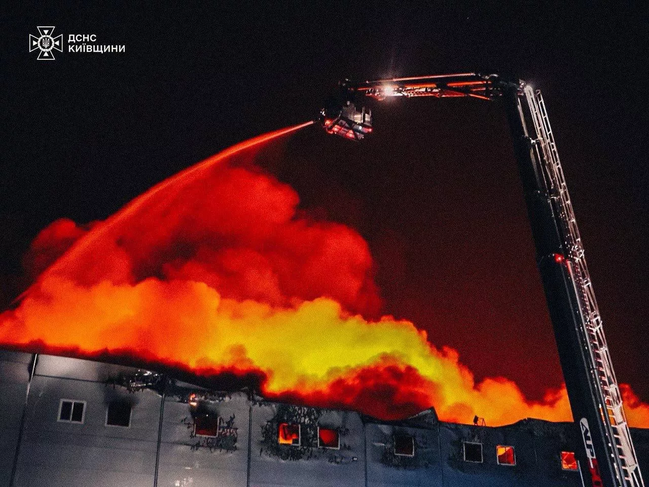 В Бориспольском районе Киева горят склады в результате удара беспилотников