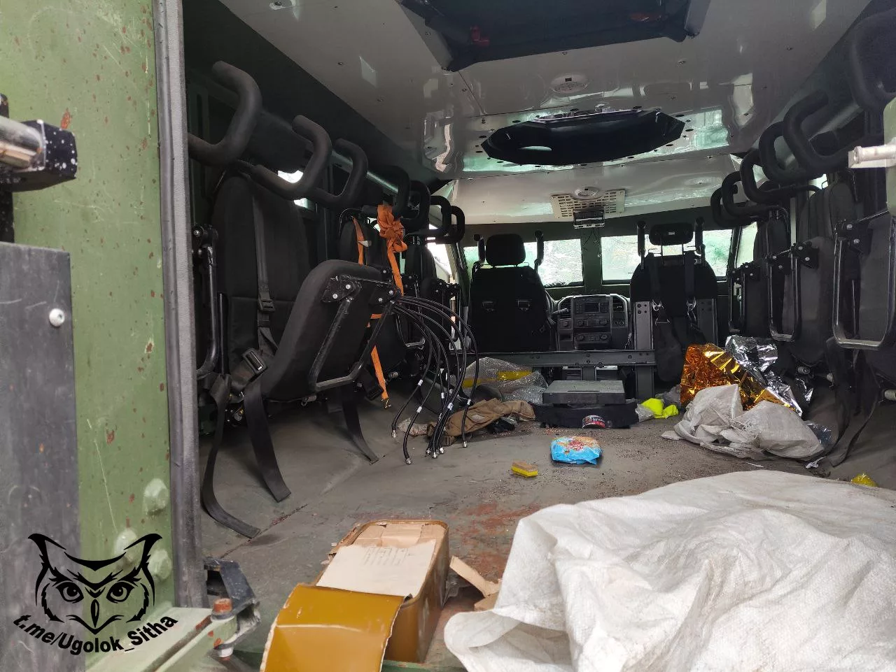 Подбитый трофейный канадский бронеавтомобиль "Рошель Сенатор", н.п. Михайловка Донецкой области (РФ), наши дни