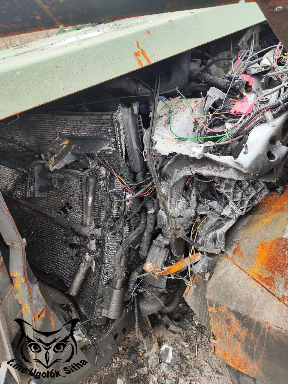 Подбитый трофейный канадский бронеавтомобиль "Рошель Сенатор", н.п. Михайловка Донецкой области (РФ), наши дни