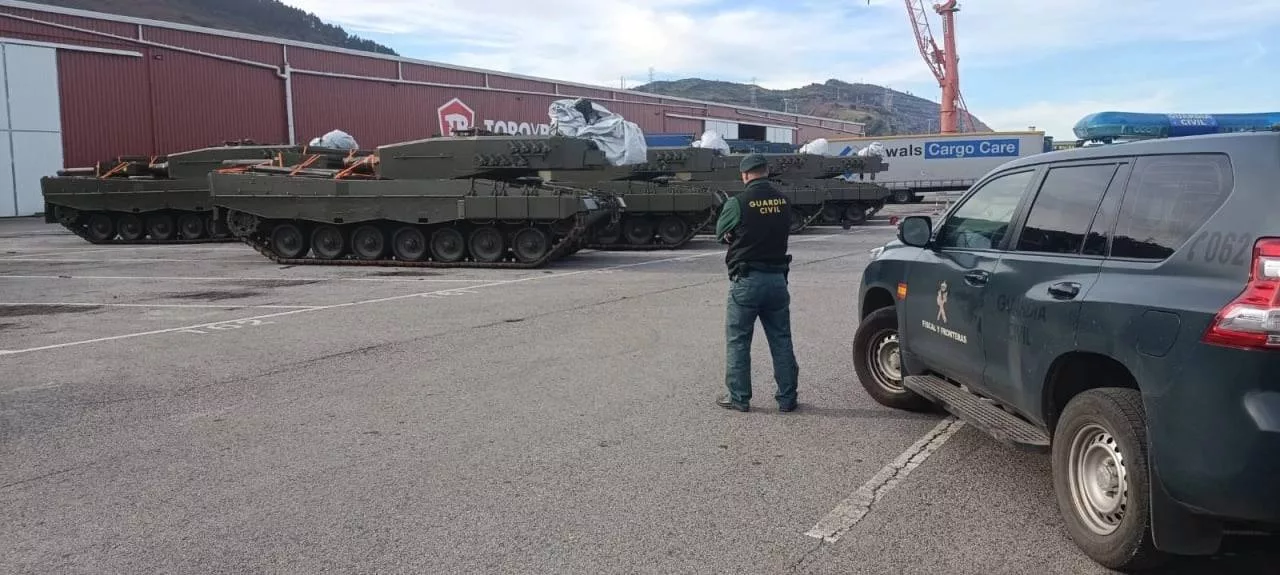 Испанские танки Leopard 2A4 в порту Бильбао для последующей отправки на Украину