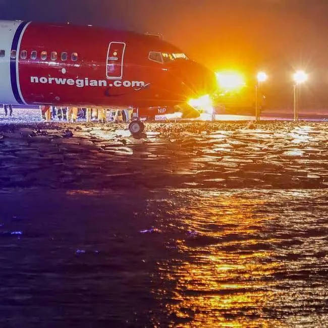 Пассажирский Boeing едва не упал в море при посадке в Норгвегии