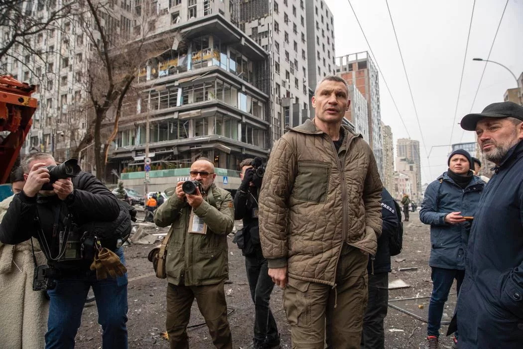 Кличко показывает последствия работы украинской ПВО. Киев