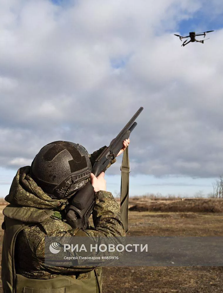 На одном из полигонов в Ростовской области военнослужащие проходят подготовку по противодействию БПЛА перед отправкой в зону проведения СВО