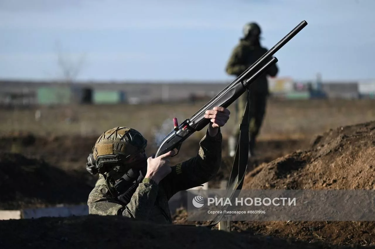 На одном из полигонов в Ростовской области военнослужащие проходят подготовку по противодействию БПЛА перед отправкой в зону проведения СВО