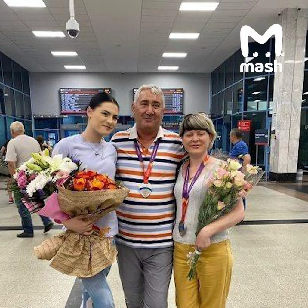 Секс-символ русской лёгкой атлетики Валерия Воловликова перевела 100к рублей мошенникам. Когда пыталась купить своему парню PS5 на Новый год