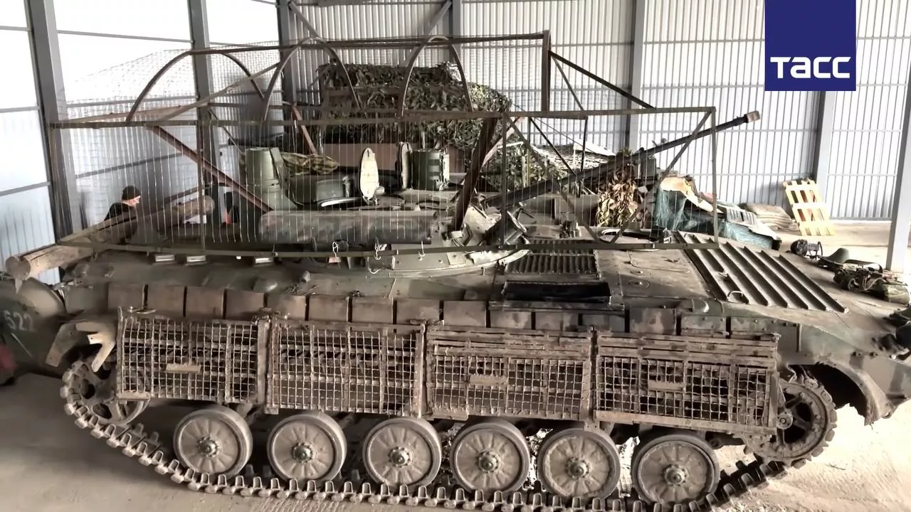 БМП-2М с боевым модулем Б05Я01 «Бережок», «титьками» системы РЭБ «Волнорез» и самопальным «мангалом» добровольческого отряда БАРС-22 «Тигр» в Курском приграничье