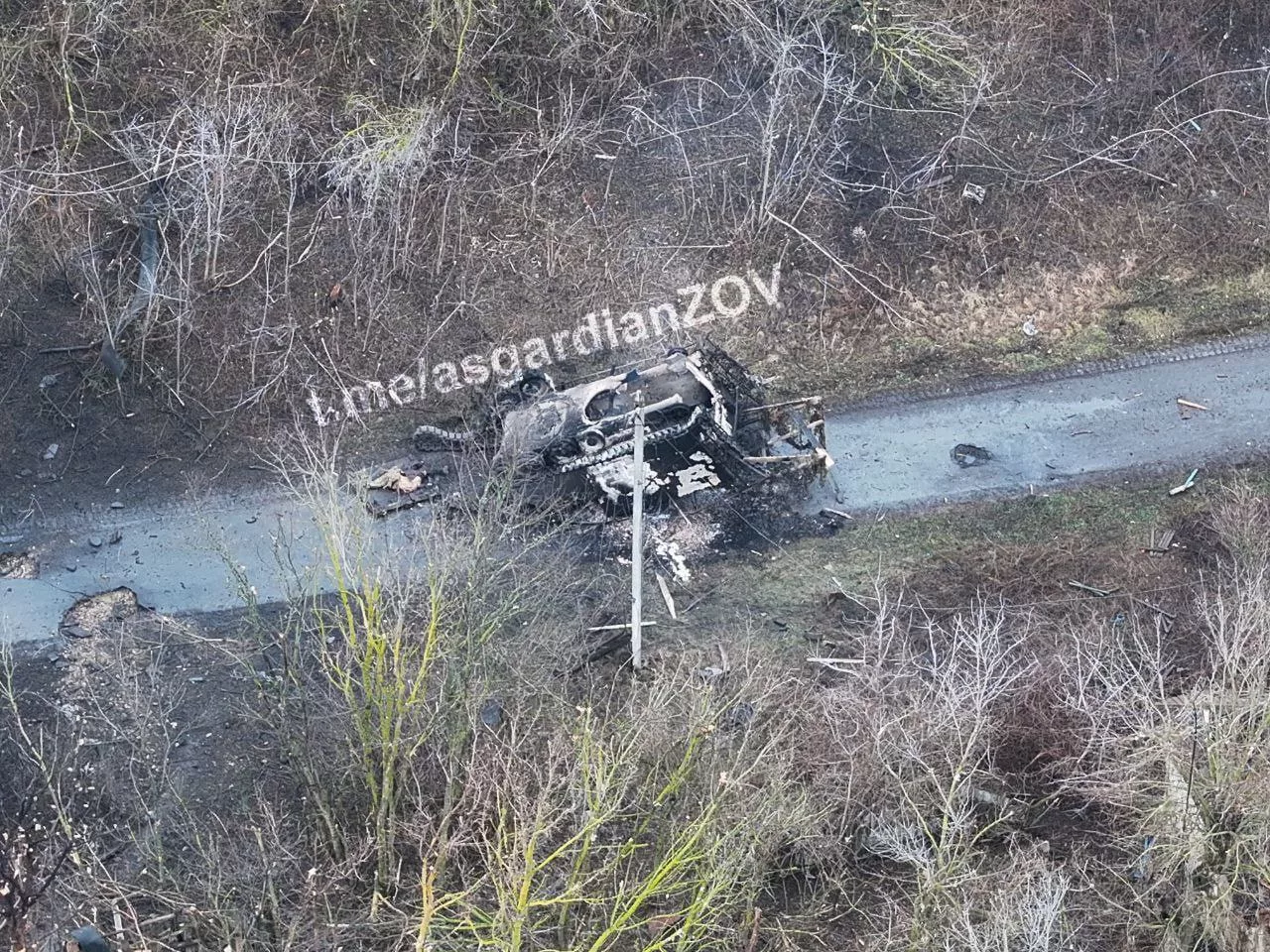 Штурмовики воздушно-десантных войск на Курском направлении, приподняли БМП Брэдли на танковой мине