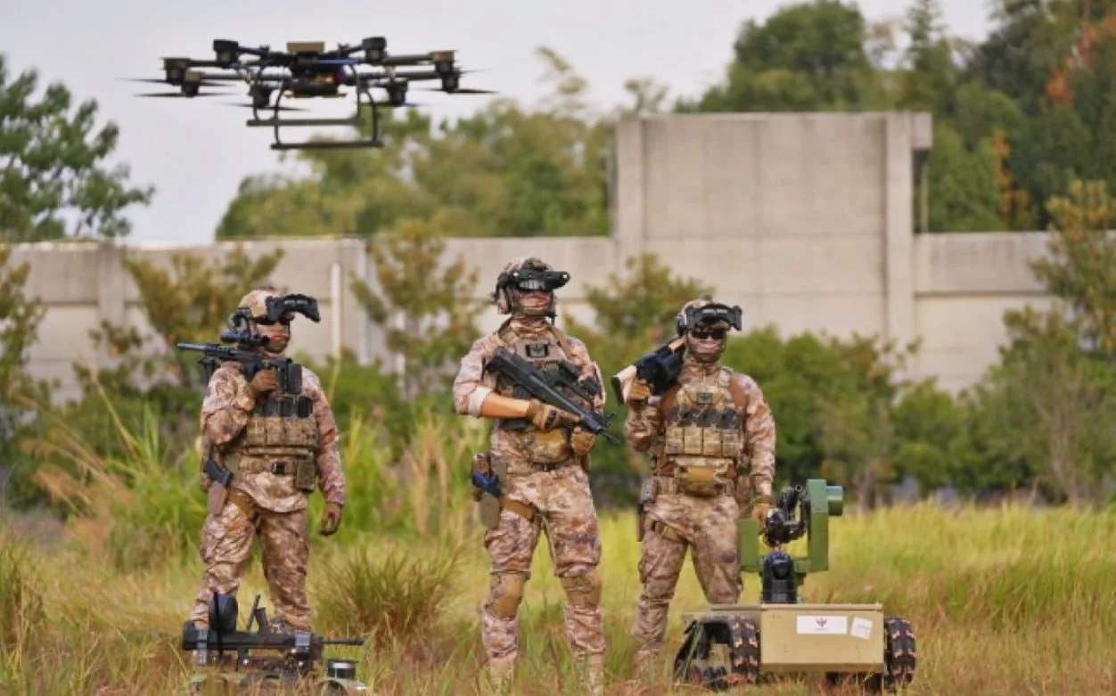 НОАК учится на украинских уроках