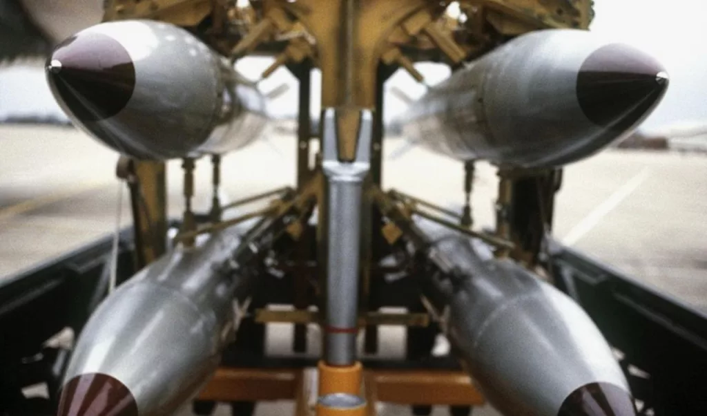 США создали более мощную версию ядерной авиабомбы B61