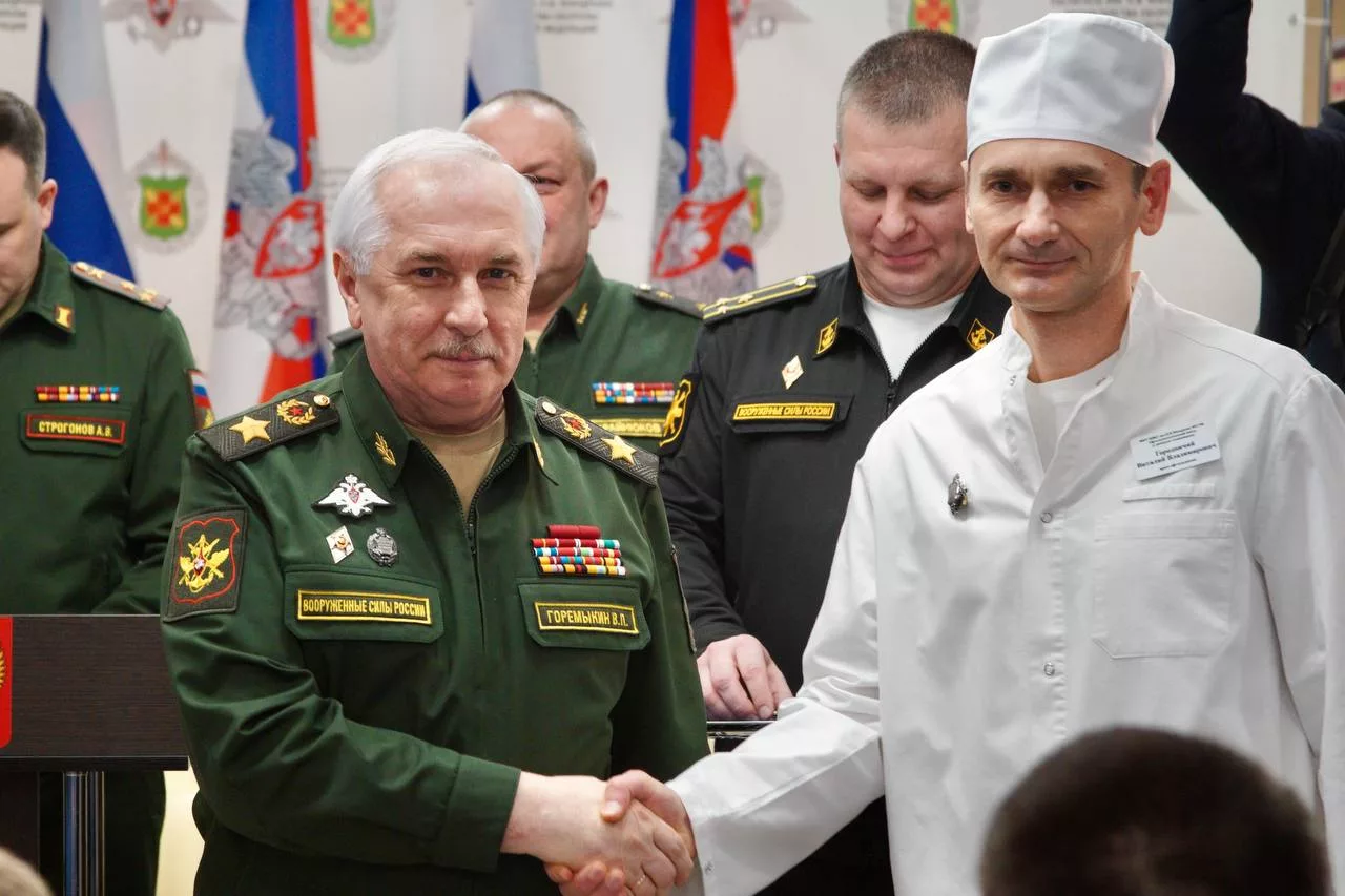 Замминистра обороны генерал армии Виктор Горемыкин вручил награды участникам СВО в госпитале им. Мандрыка