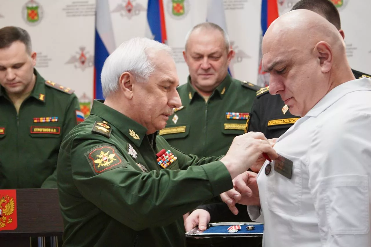 Замминистра обороны генерал армии Виктор Горемыкин вручил награды участникам СВО в госпитале им. Мандрыка