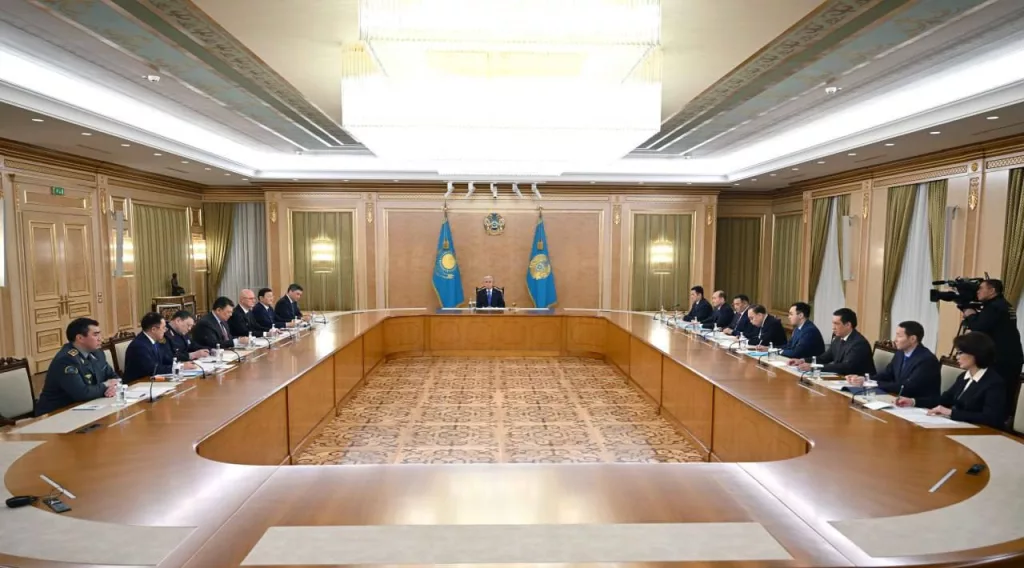 Президент Казахстана Токаев провел совещание в связи с авиакатастрофой вблизи Актау