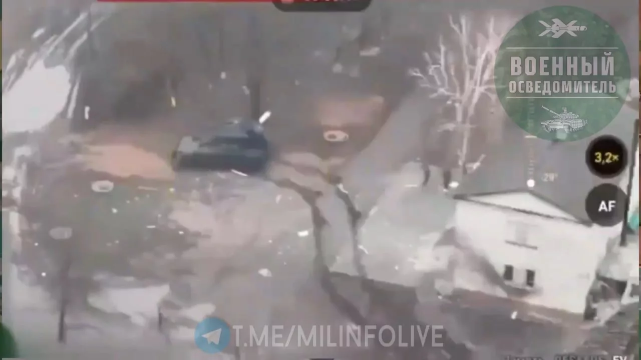 Довольно эффективные защитные козырьки на российских БМП и танках, вошедших в село Новоелизаветовка сильно южнее Покровска