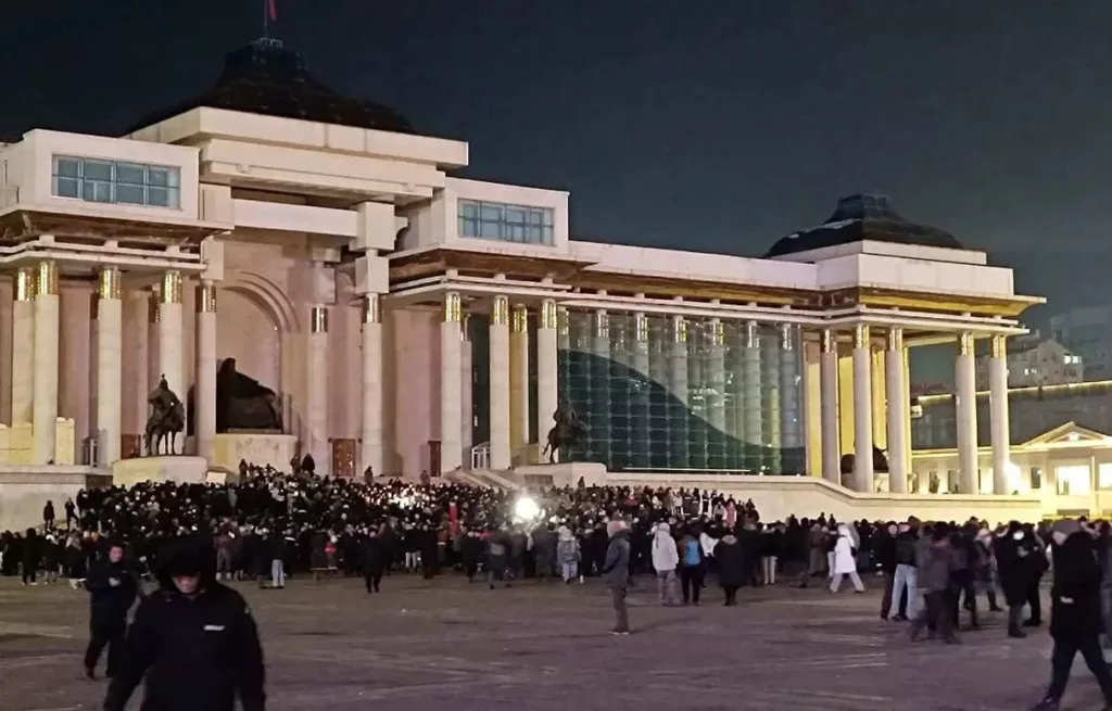 В столице Монголии Улан-Баторе на антиправительственный митинг вышло около 3 тысяч человек