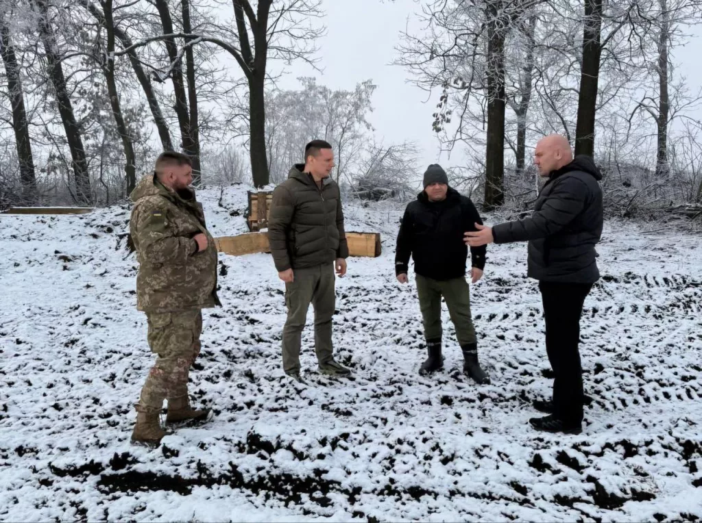 Днепропетровская область продолжает усиленно окапываться. Линия фронта от них теперь находится в менее, чем 7км