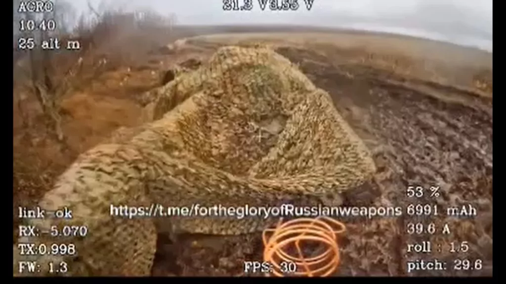 Добивание застрявшей 155-мм САУ M109 ВСУ ударом FPV-дрона на оптоволокне, Сумская область