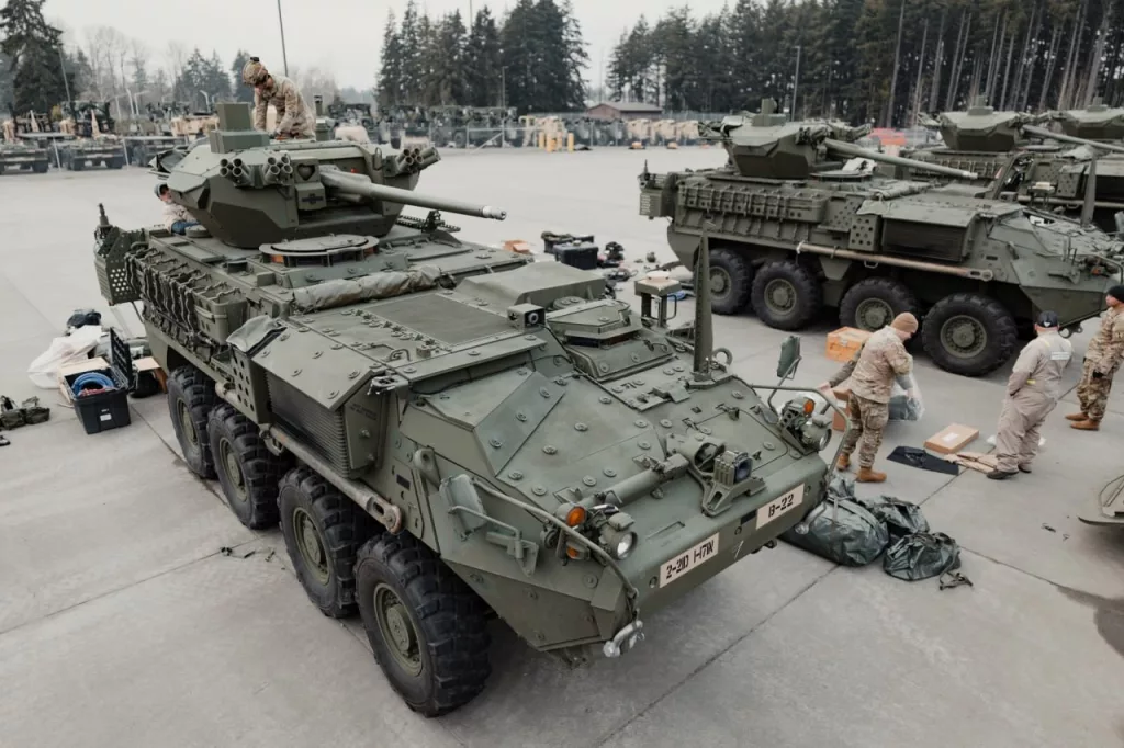Армия США получила новые колесные боевые бронированные машины M1304 Stryker (XM1304 Stryker) с двойным V-образным корпусом ICVVA1-30mm