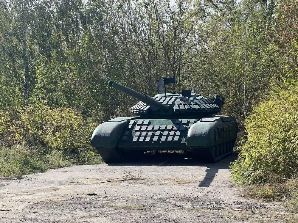 Простенькие украинские макеты танков Т-72АВ (хотя хотелось сделать, наверное, Т-64БВ)