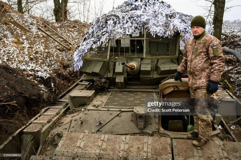 Американские БМП М2А2 Bradley ODS-SA засветились на вооружении 82-й ОДШБр ВСУ в Курском приграничье, что делает это подразделение украинской армии уже седьмым по счету известным эксплуатантом БМП "Бредли" в рядах противника