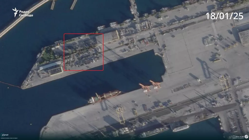 Российская техника вывезена из Сирии - спутниковые снимки демонстрируют опустевший порт Тартус после захода в него логистических судов Sparta и Sparta II несколько дней назад