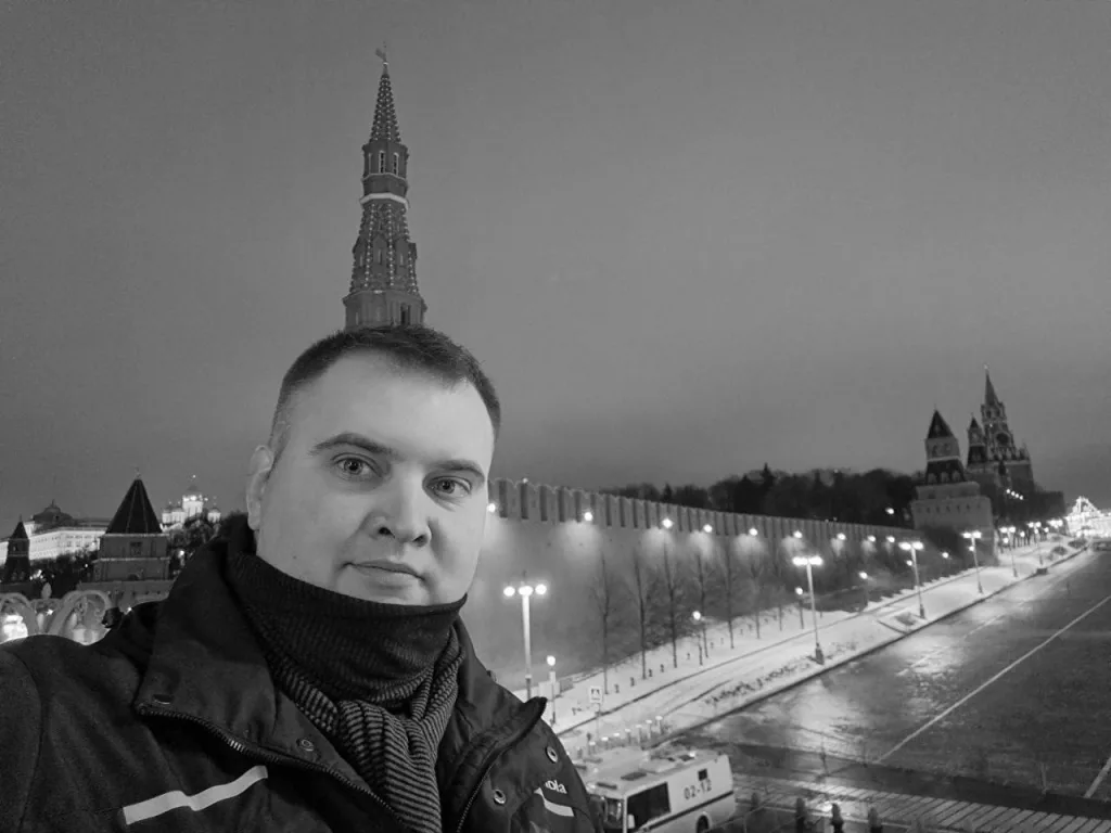 Внештатный корреспондент «Известий» Александр Мартемьянов погиб при ударе дрона на трассе Донецк-Горловка