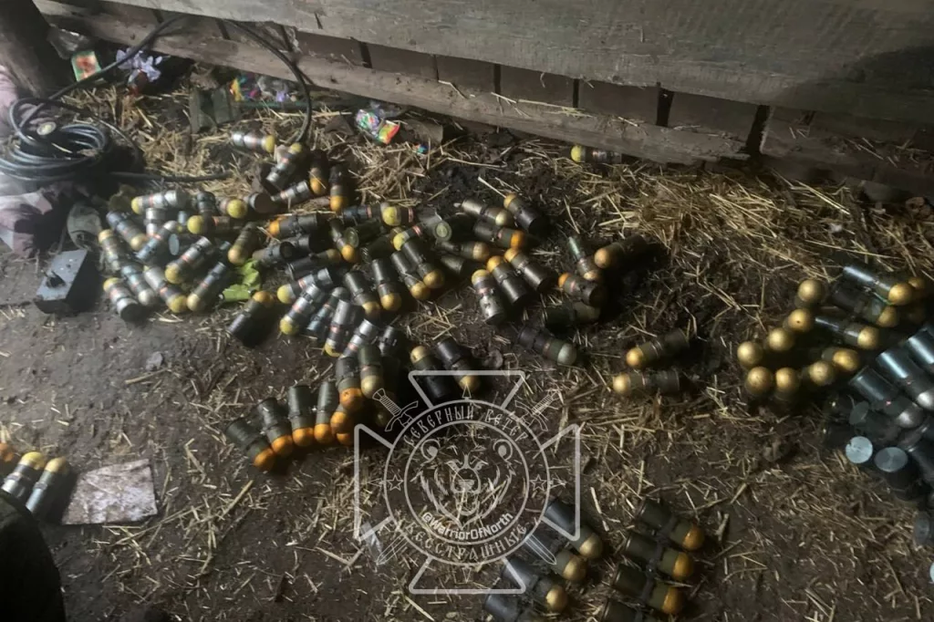 Бойцы ГВ "Север" выбили украинских фашистов с очередного опорного пункта в Курской области. Убегая, враг бросил всё - от боеприпасов, до оружия