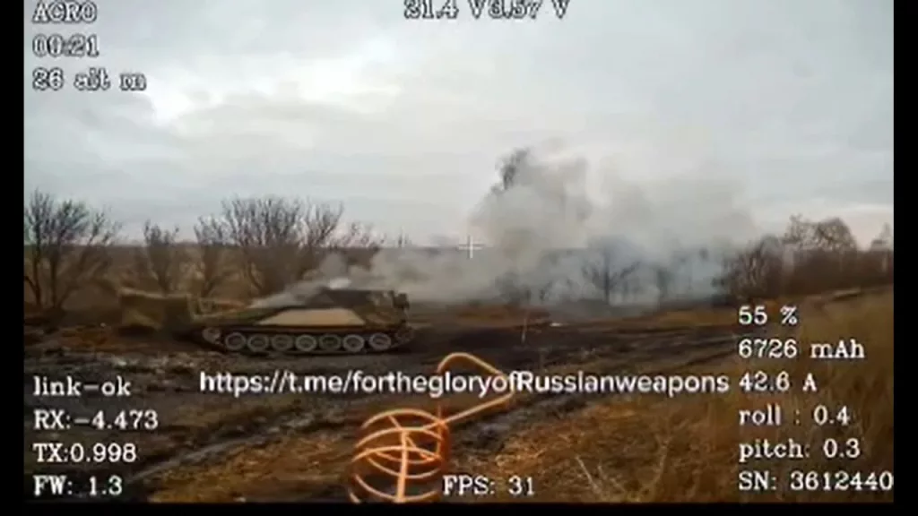 Добивание застрявшей 155-мм САУ M109 ВСУ ударом FPV-дрона на оптоволокне, Сумская область