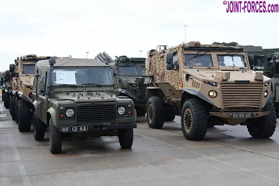 Погрузка британской военной техники в порту Марчвуд в ходе учений NATO Steadfast Dart-25 для последующей переброски в Румынию