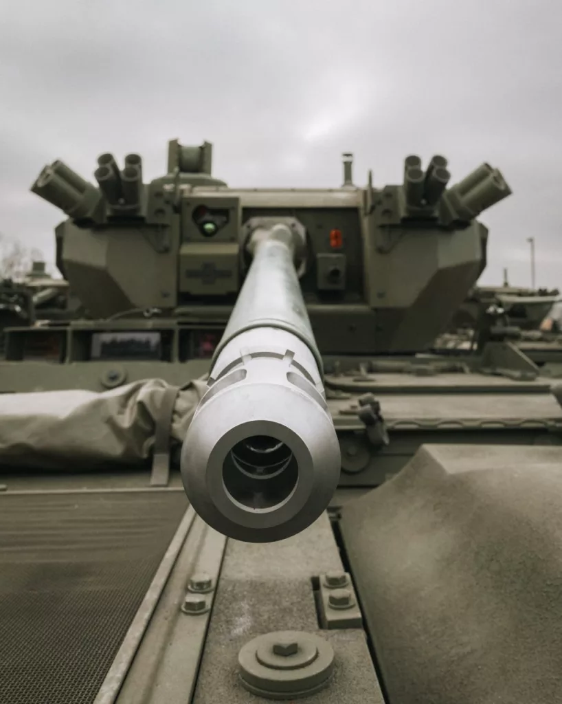 Армия США получила новые колесные боевые бронированные машины M1304 Stryker (XM1304 Stryker) с двойным V-образным корпусом ICVVA1-30mm
