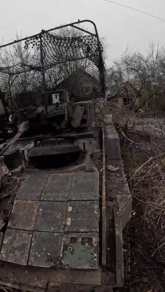 Уничтоженная в Курской области БМП M2A2 Bradley ODS-SA ВСУ с комплексом динамической защиты BRAT