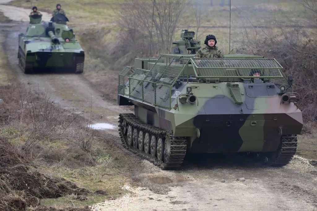 23-й самоходно-артиллерийский дивизион Вооружённых сил Сербии на вооружении которого состоят модернизированные 122-мм самоходные гаубицы 2С1 М21 «Гвоздика» и командно-штабные машины КОТ1 B2