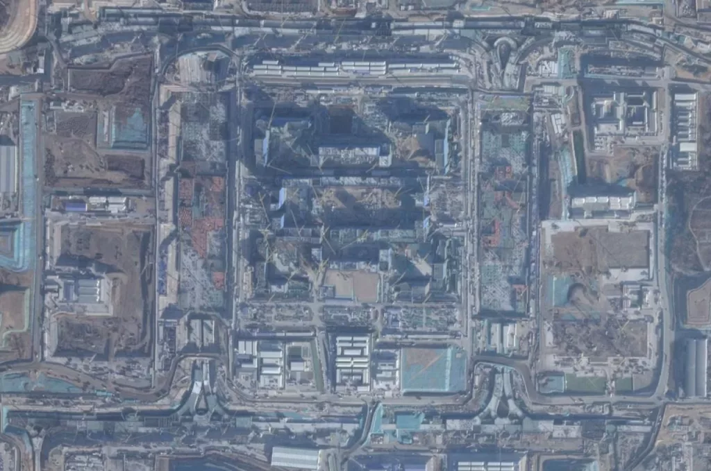 Спутниковый снимок огромного китайского командного центра, возводимого к юго-западу от Пекина