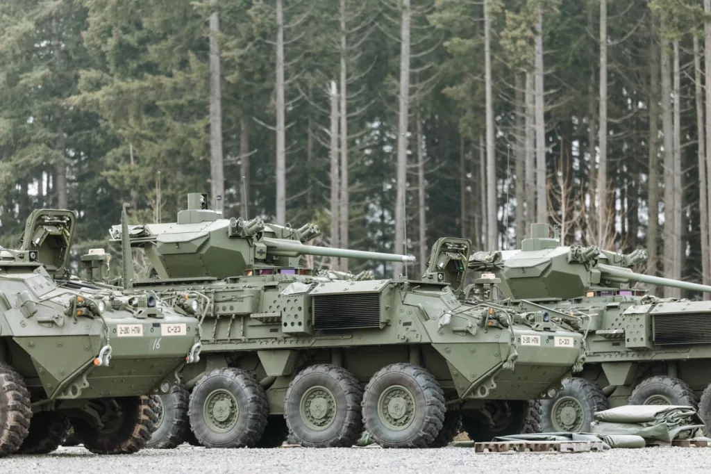 Армия США получила новые колесные боевые бронированные машины M1304 Stryker (XM1304 Stryker) с двойным V-образным корпусом ICVVA1-30mm