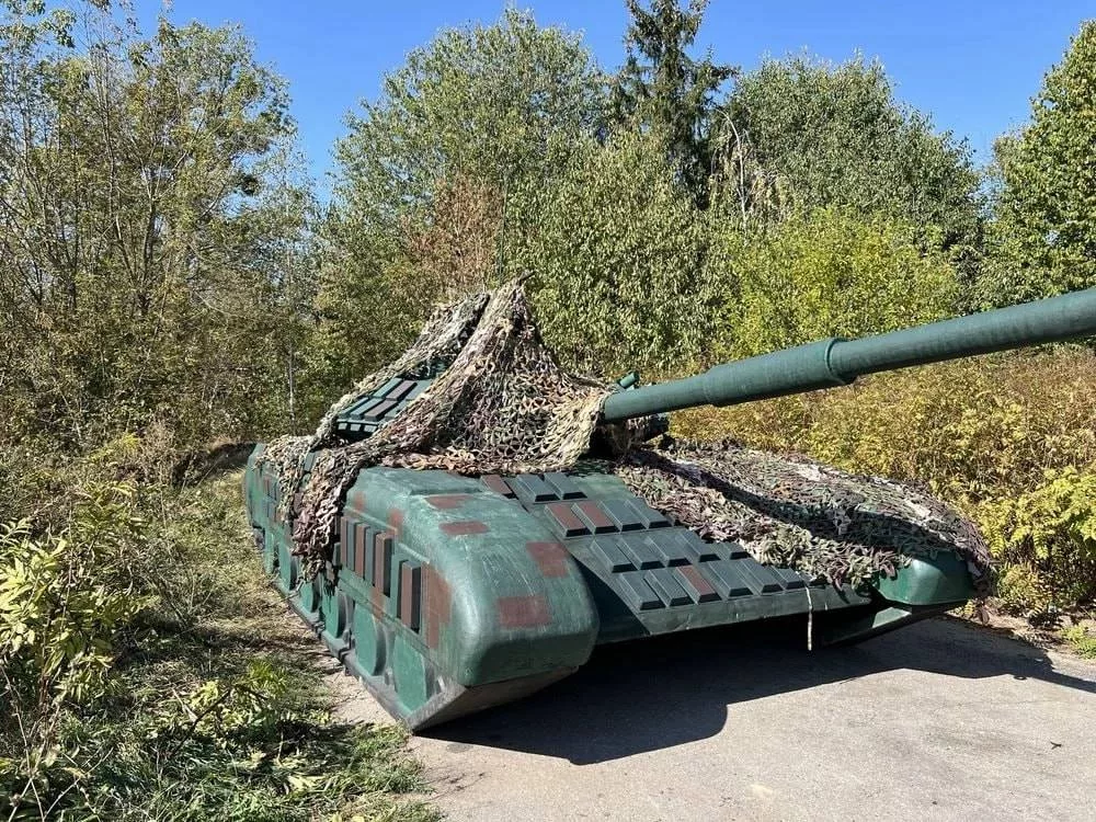 Простенькие украинские макеты танков Т-72АВ (хотя хотелось сделать, наверное, Т-64БВ)
