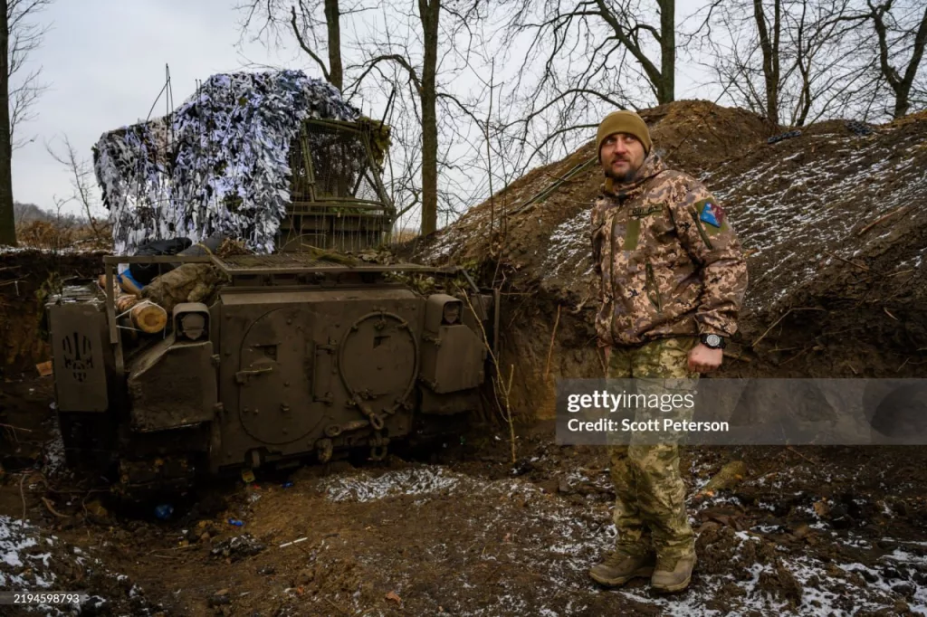 Американские БМП М2А2 Bradley ODS-SA засветились на вооружении 82-й ОДШБр ВСУ в Курском приграничье, что делает это подразделение украинской армии уже седьмым по счету известным эксплуатантом БМП "Бредли" в рядах противника