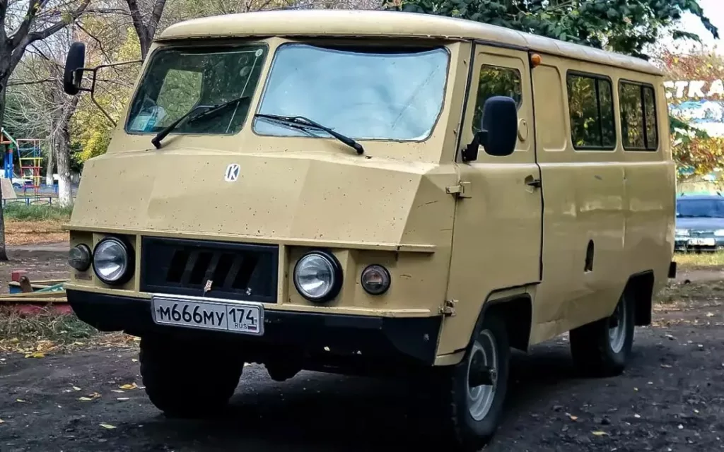 Крайне редкая бронированная инкассаторская "Буханка" под названием "Коналю-2963" российской армии, уничтоженная в Курской области